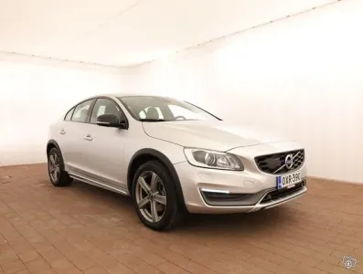 Volvo S60 D4 AWD Summum aut - VOC, Blis, Vetokoukku, Webasto, - J. autoturva - Ilmainen kotiintoimitus